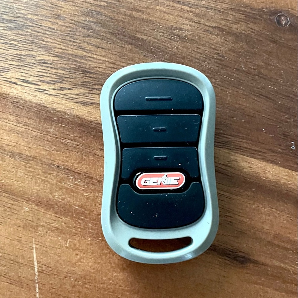 *UNTESTED* -Genie G3T-R Garage Door Remote Control -3-Button Intellicode -AS IS